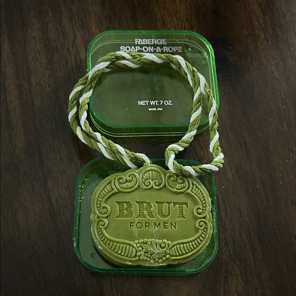 Faberge Vntg 1970’s Iconic Brut Green Soap on a Rope